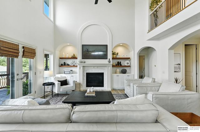 1916 Atlas Drive, Papillion, NE 68133