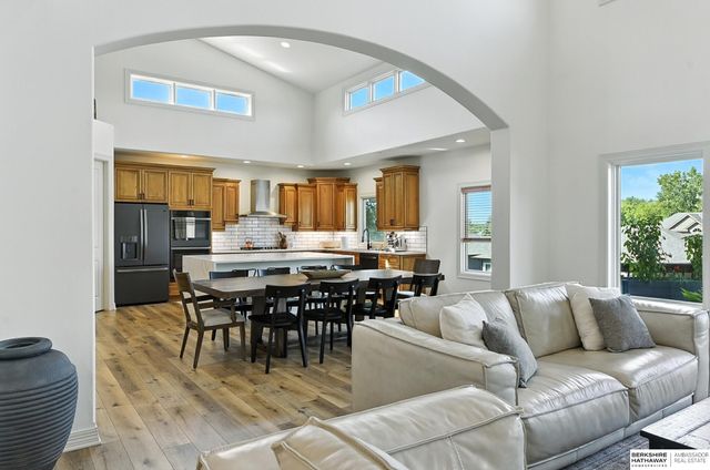 1916 Atlas Drive, Papillion, NE 68133