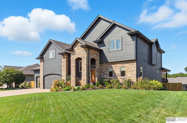 1916 Atlas Drive, Papillion, NE 68133