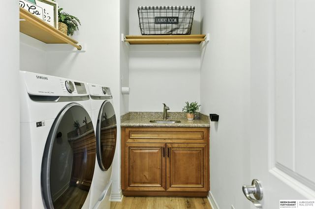 1916 Atlas Drive, Papillion, NE 68133