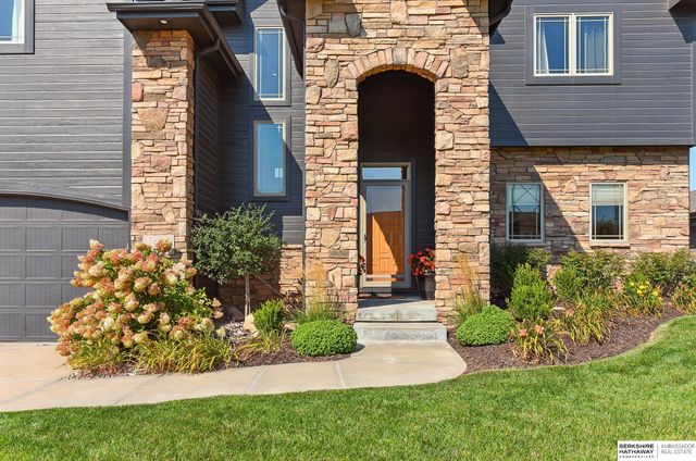 1916 Atlas Drive, Papillion, NE 68133