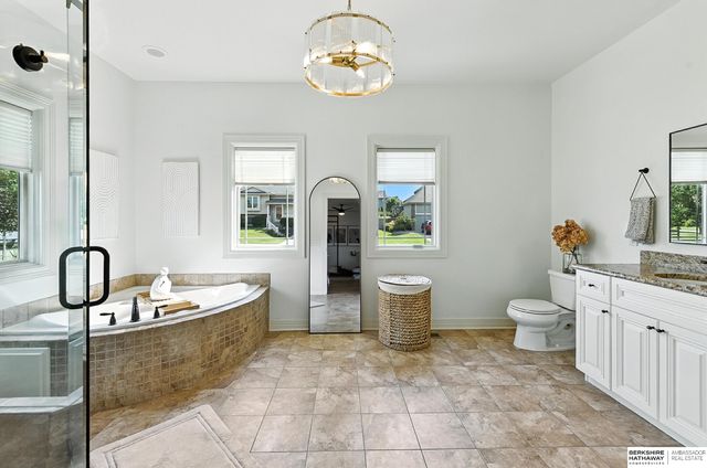 1916 Atlas Drive, Papillion, NE 68133