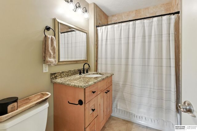 1916 Atlas Drive, Papillion, NE 68133