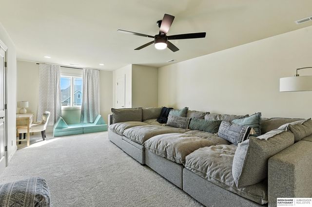 1916 Atlas Drive, Papillion, NE 68133