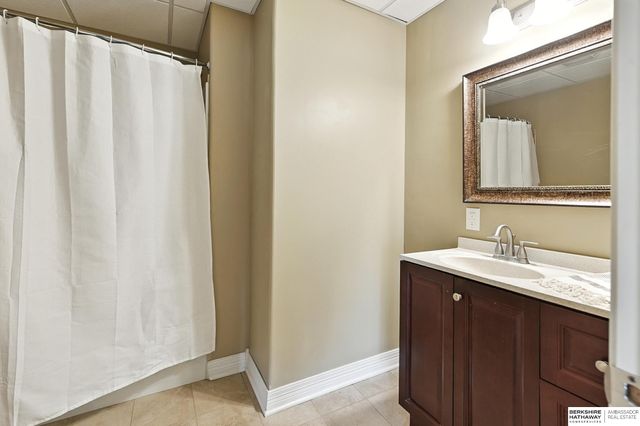 1916 Atlas Drive, Papillion, NE 68133