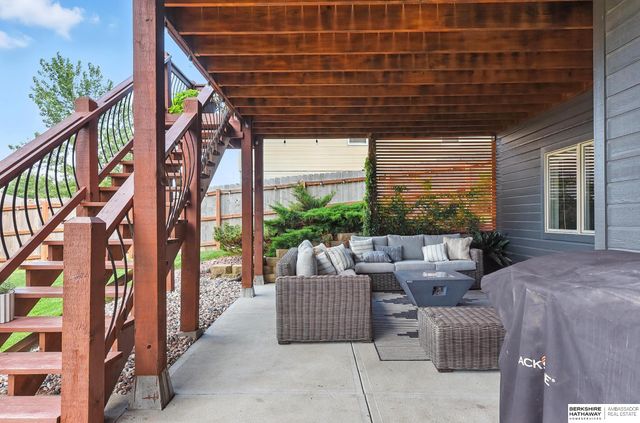 1916 Atlas Drive, Papillion, NE 68133