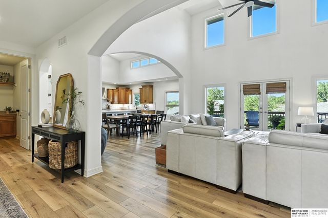 1916 Atlas Drive, Papillion, NE 68133