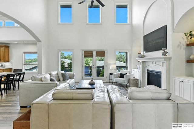 1916 Atlas Drive, Papillion, NE 68133