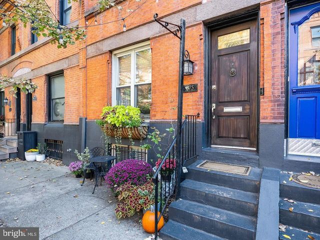 875 N 25TH ST