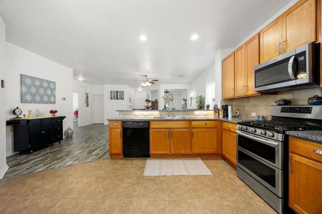 104 Cheyenne River Drive, La Marque, TX 77568