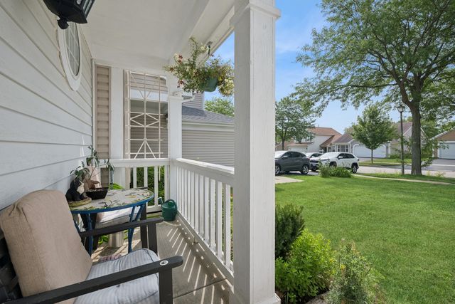 1216 Kensington Drive, Mundelein, IL 60060