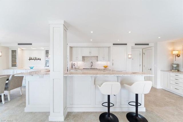 250 Park Shore DR # 701, Naples, FL 34103