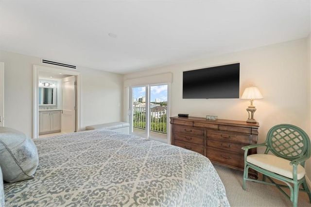 250 Park Shore DR # 701, Naples, FL 34103