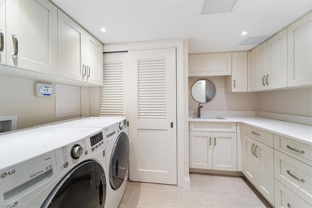 250 Park Shore DR # 701, Naples, FL 34103