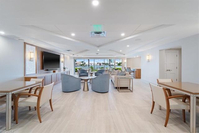 250 Park Shore DR # 701, Naples, FL 34103