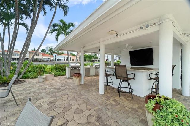 250 Park Shore DR # 701, Naples, FL 34103