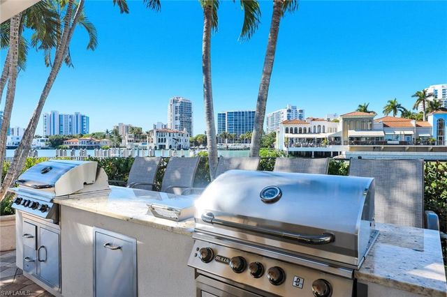 250 Park Shore DR # 701, Naples, FL 34103