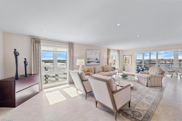 250 Park Shore DR # 701, Naples, FL 34103