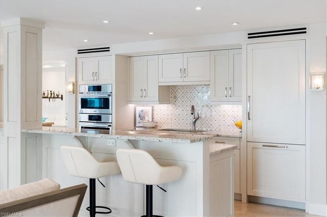 250 Park Shore DR # 701, Naples, FL 34103