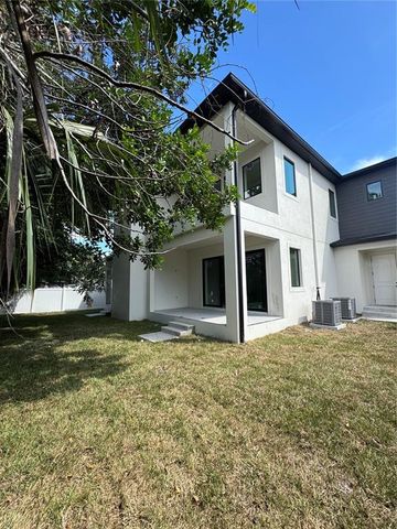 4316 WALLACE CIRCLE, Tampa, FL 33611
