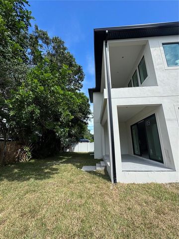 4316 WALLACE CIRCLE, Tampa, FL 33611