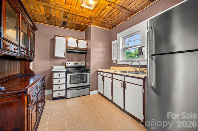 375 E King Street, East Flat Rock, NC 28726