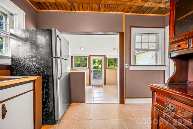 375 E King Street, East Flat Rock, NC 28726