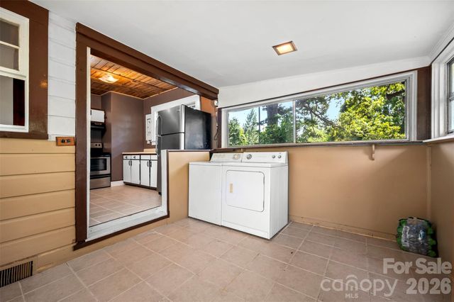375 E King Street, East Flat Rock, NC 28726