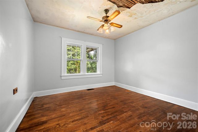 375 E King Street, East Flat Rock, NC 28726