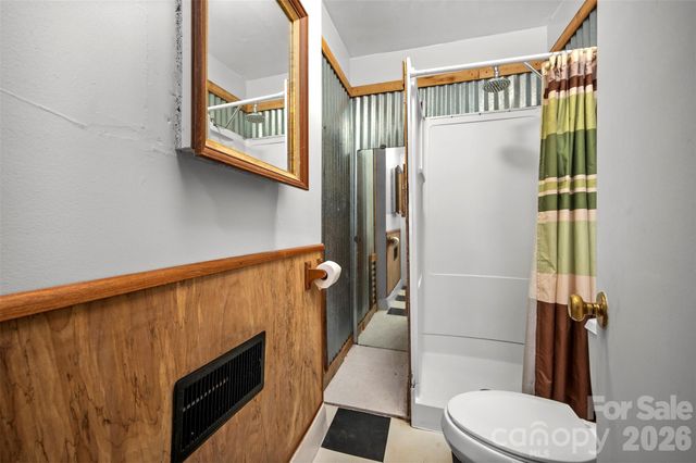 375 E King Street, East Flat Rock, NC 28726