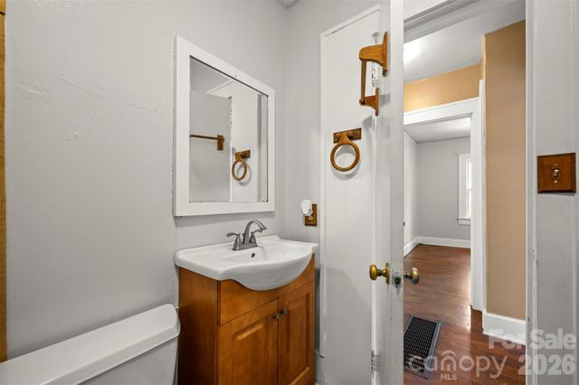375 E King Street, East Flat Rock, NC 28726