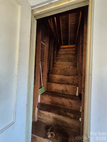 375 E King Street, East Flat Rock, NC 28726