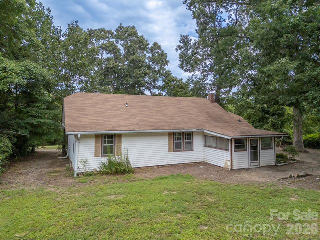 375 E King Street, East Flat Rock, NC 28726