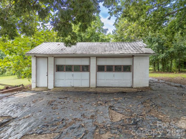 375 E King Street, East Flat Rock, NC 28726