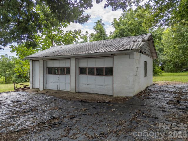 375 E King Street, East Flat Rock, NC 28726