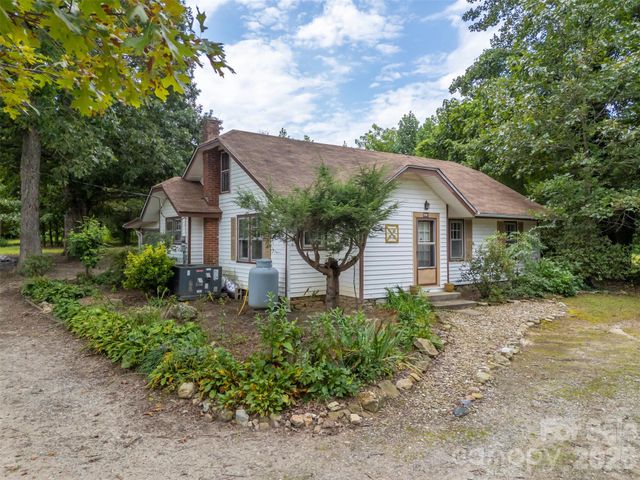 375 E King Street, East Flat Rock, NC 28726
