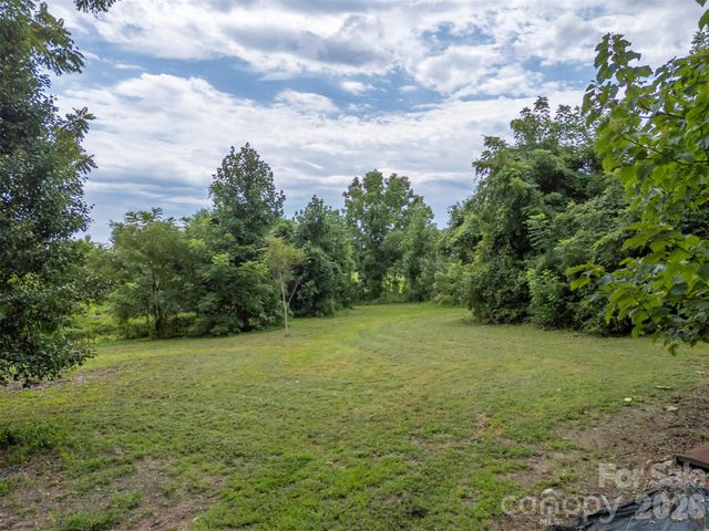 375 E King Street, East Flat Rock, NC 28726