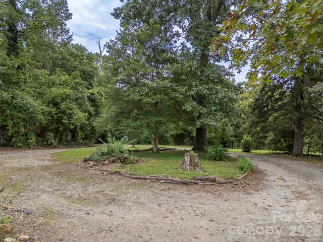 375 E King Street, East Flat Rock, NC 28726