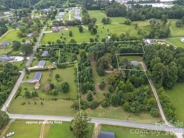 375 E King Street, East Flat Rock, NC 28726