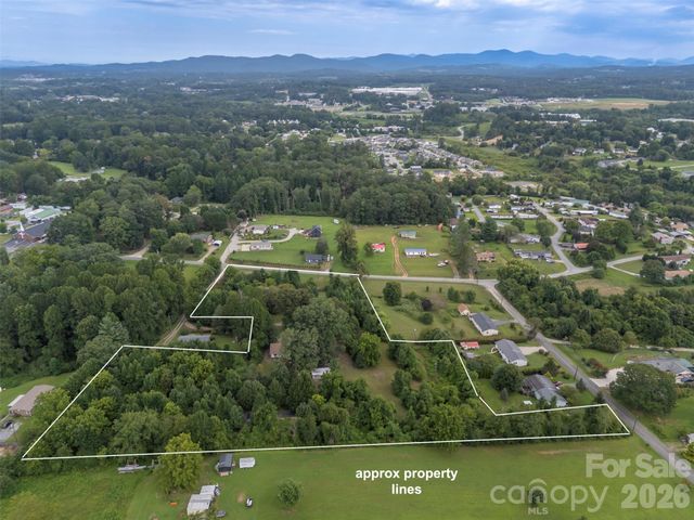 375 E King Street, East Flat Rock, NC 28726