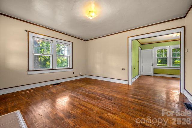 375 E King Street, East Flat Rock, NC 28726