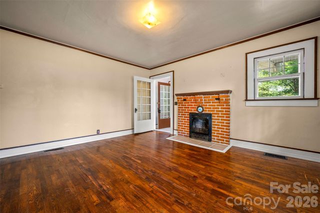 375 E King Street, East Flat Rock, NC 28726