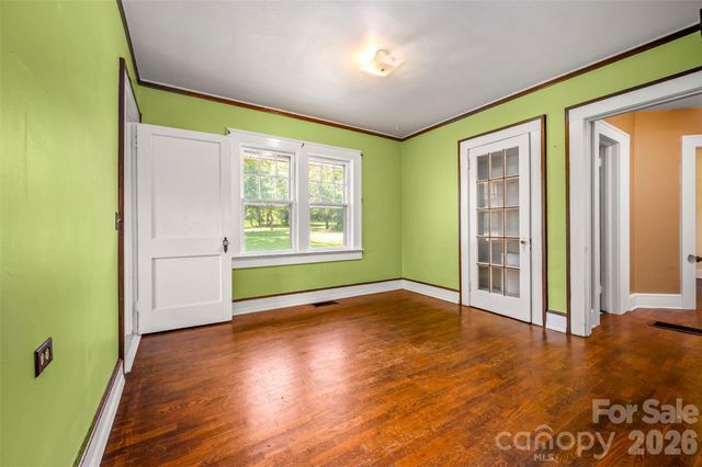 375 E King Street, East Flat Rock, NC 28726