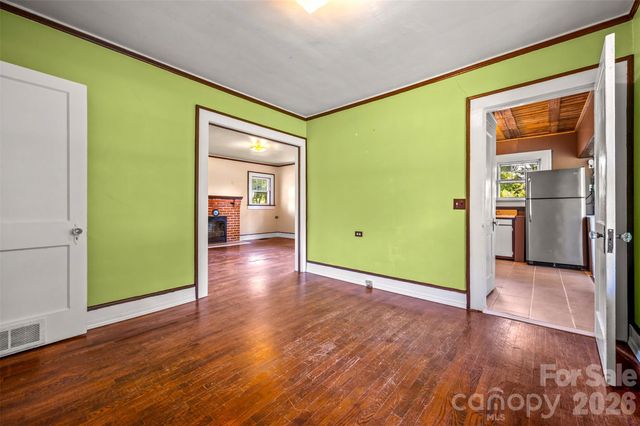 375 E King Street, East Flat Rock, NC 28726
