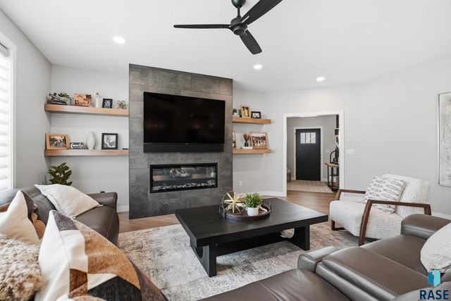1700 N Otto Ave Avenue, Sioux Falls, SD 57110