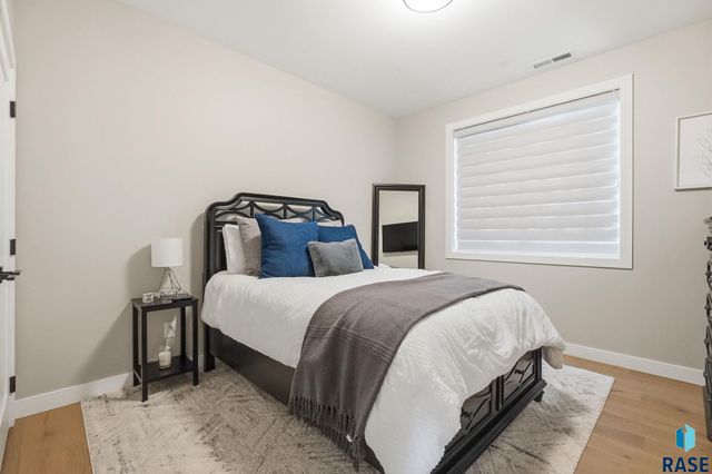 1700 N Otto Ave Avenue, Sioux Falls, SD 57110