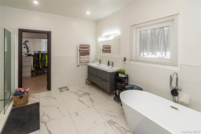 4 Lewis Lane, Bloomingburg, NY 12721