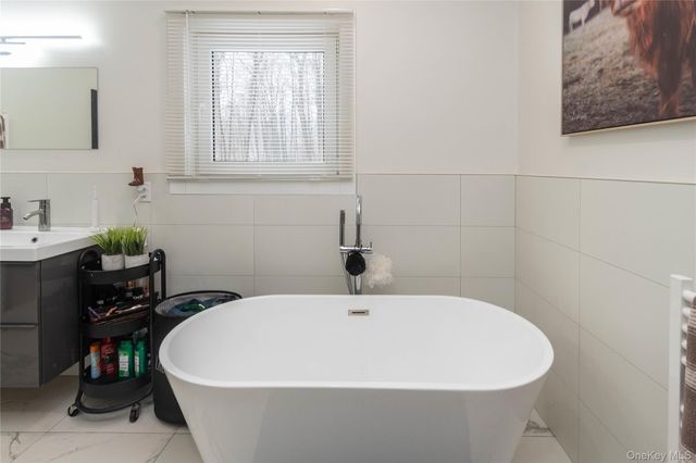 4 Lewis Lane, Bloomingburg, NY 12721