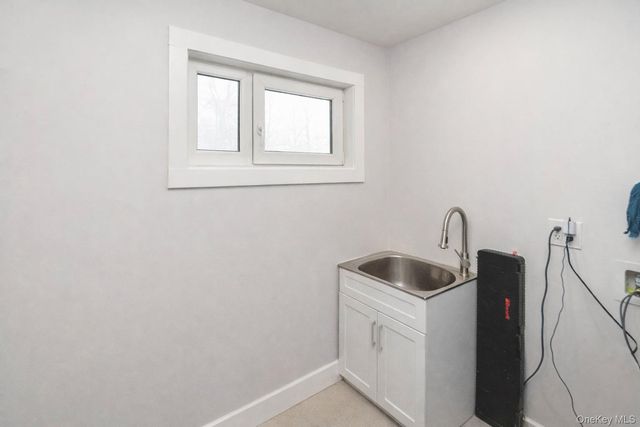 4 Lewis Lane, Bloomingburg, NY 12721