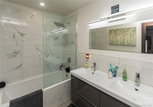 4 Lewis Lane, Bloomingburg, NY 12721